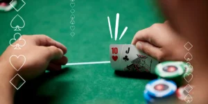 Ein MTT-Spieler erwägt, mit 10-Bube offsuit in später Position die Blinds zu stehlen - eine potenziell verpasste Gelegenheit in der späteren Phase.