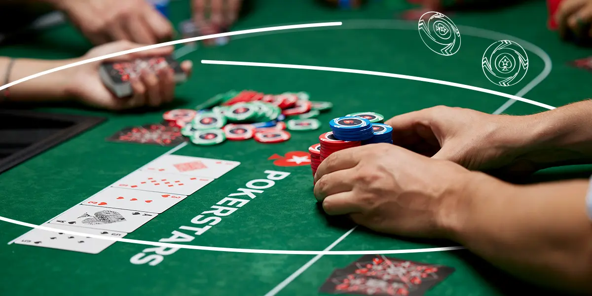 Ein Pokerspieler geht während eines Progressive Knockout-Turniers All-in. Hier zeigt sich: Die Bountys sorgen für jede Menge Action und Extraspannung.